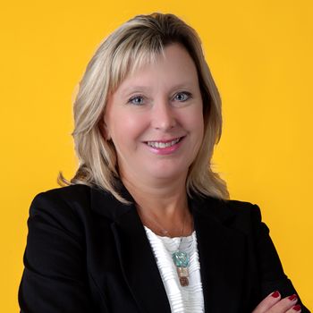 Portrait of Colleen Brinkoetter, Broker/Realtor, ABR, CRS.
